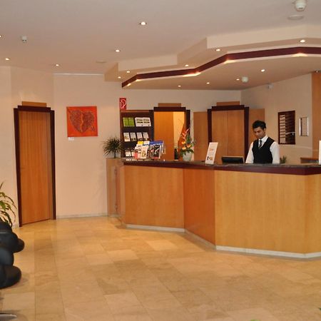Trip Inn Hotel Frankfurt Airport Russelsheim Bagian luar foto