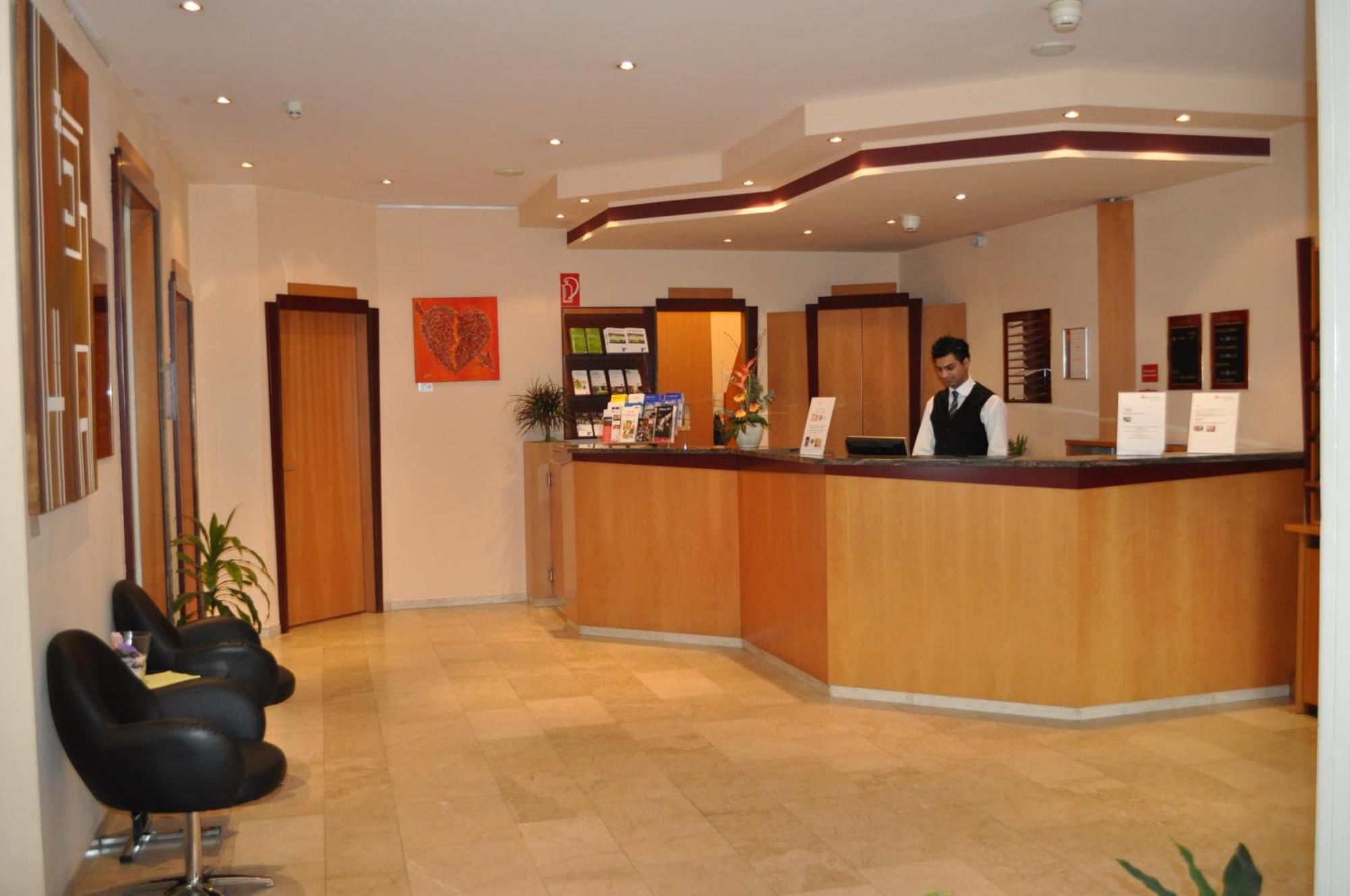 Trip Inn Hotel Frankfurt Airport Russelsheim Bagian luar foto