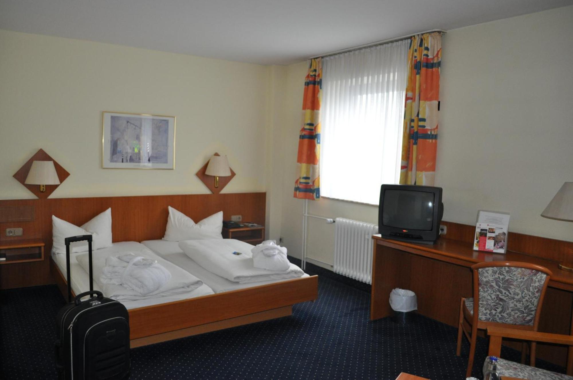 Trip Inn Hotel Frankfurt Airport Russelsheim Bagian luar foto