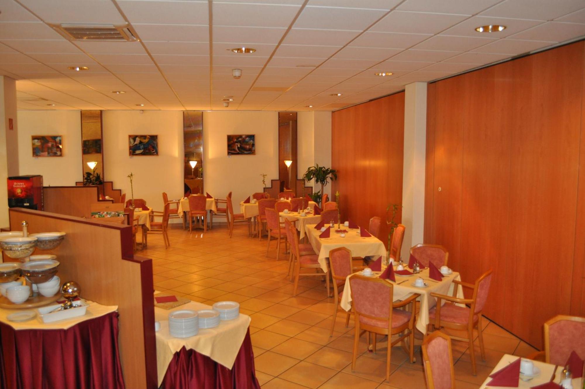 Trip Inn Hotel Frankfurt Airport Russelsheim Bagian luar foto