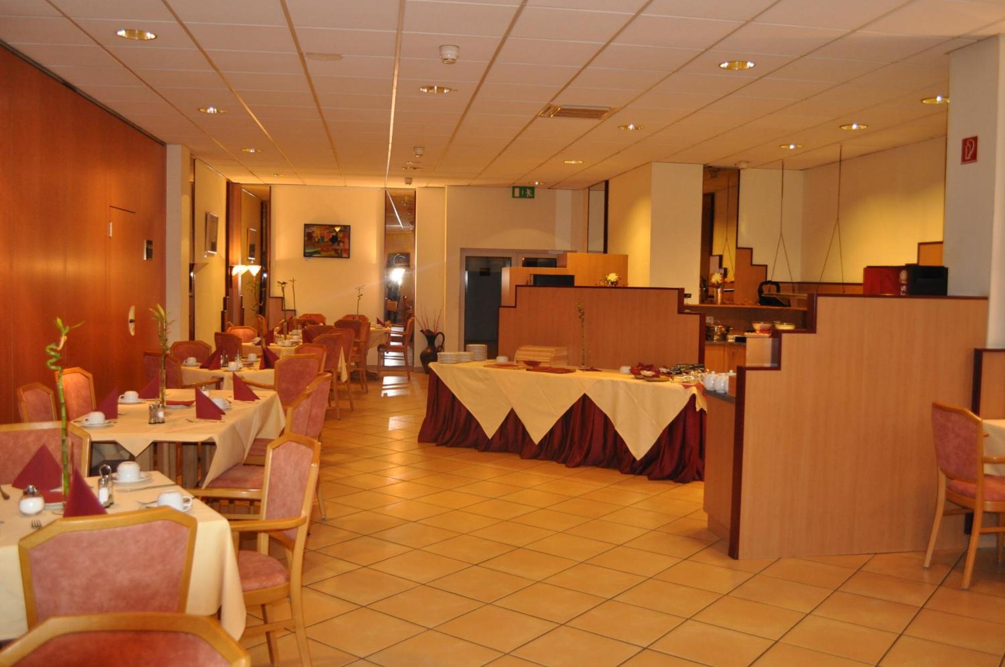 Trip Inn Hotel Frankfurt Airport Russelsheim Bagian luar foto
