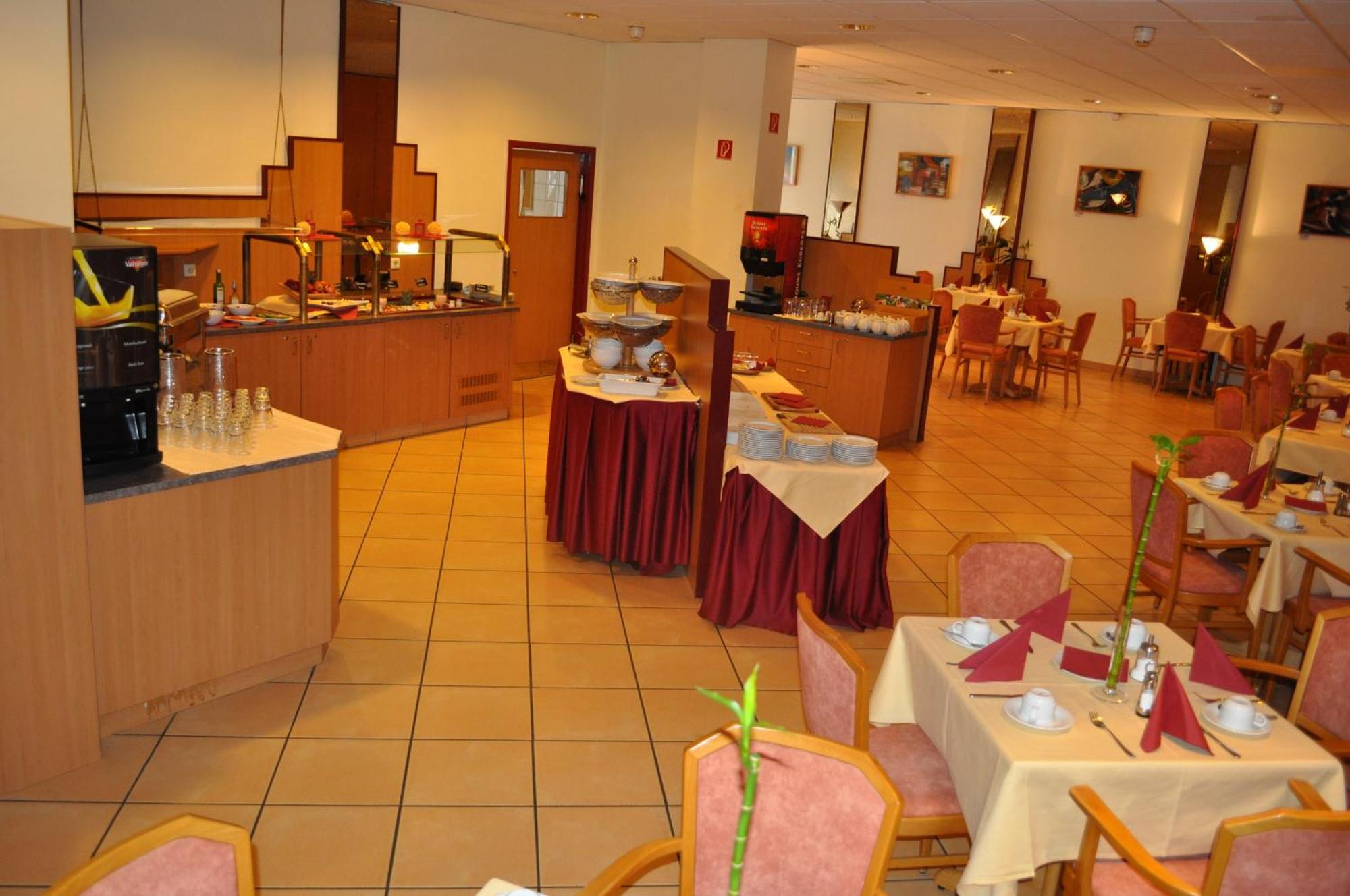 Trip Inn Hotel Frankfurt Airport Russelsheim Bagian luar foto