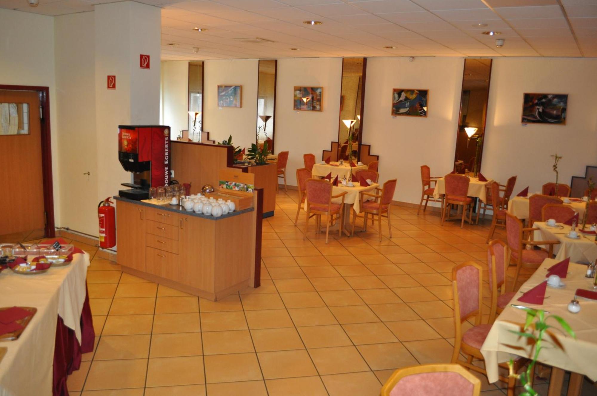 Trip Inn Hotel Frankfurt Airport Russelsheim Bagian luar foto