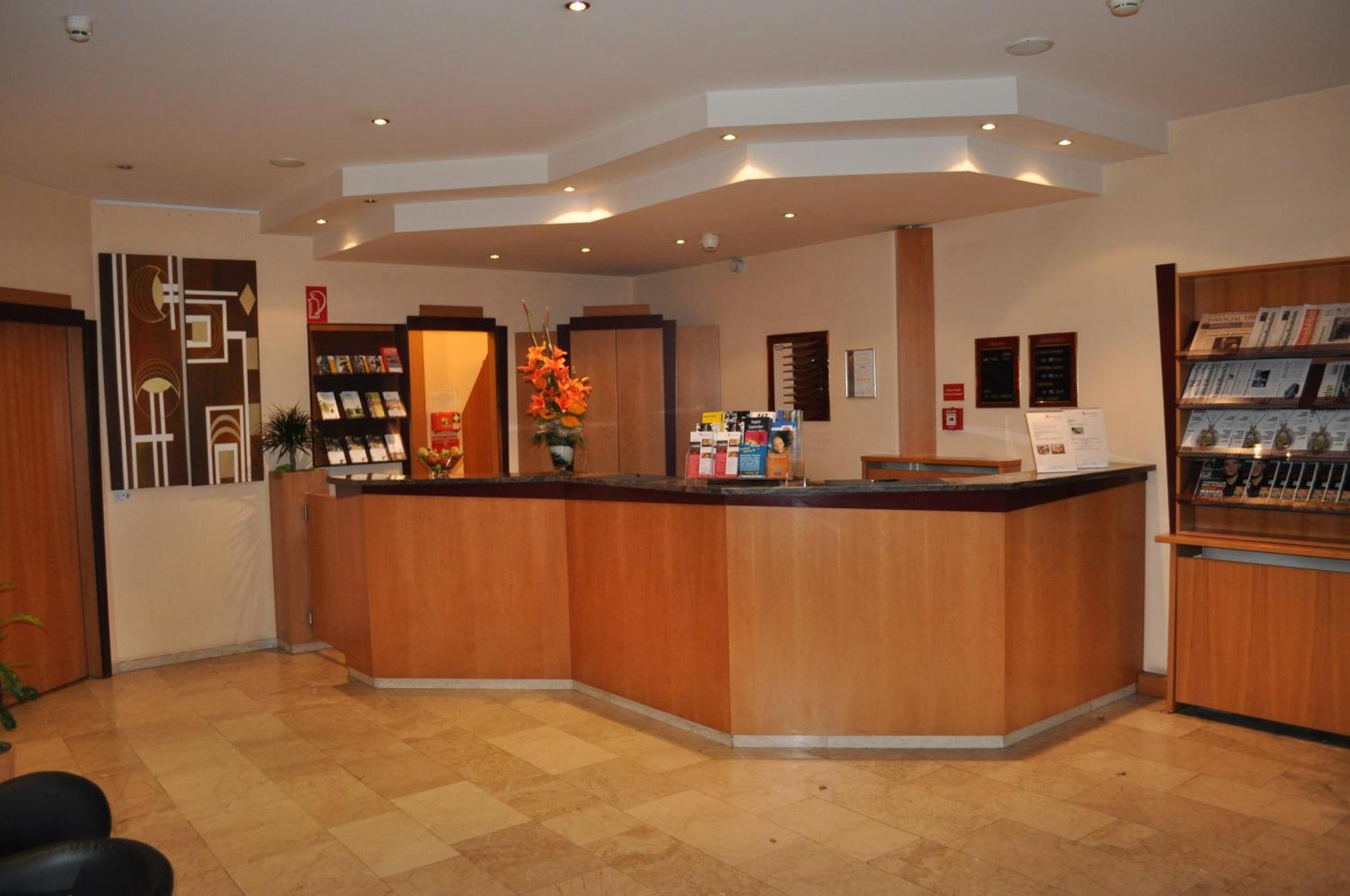 Trip Inn Hotel Frankfurt Airport Russelsheim Bagian luar foto