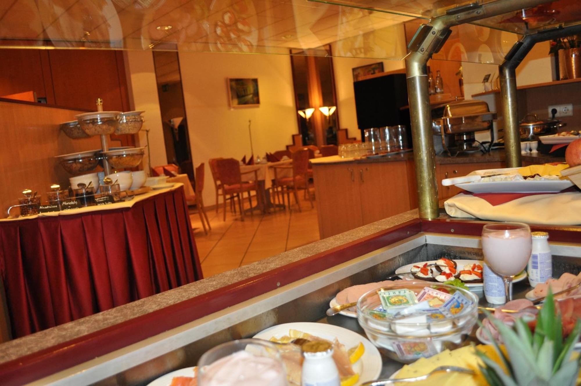 Trip Inn Hotel Frankfurt Airport Russelsheim Bagian luar foto