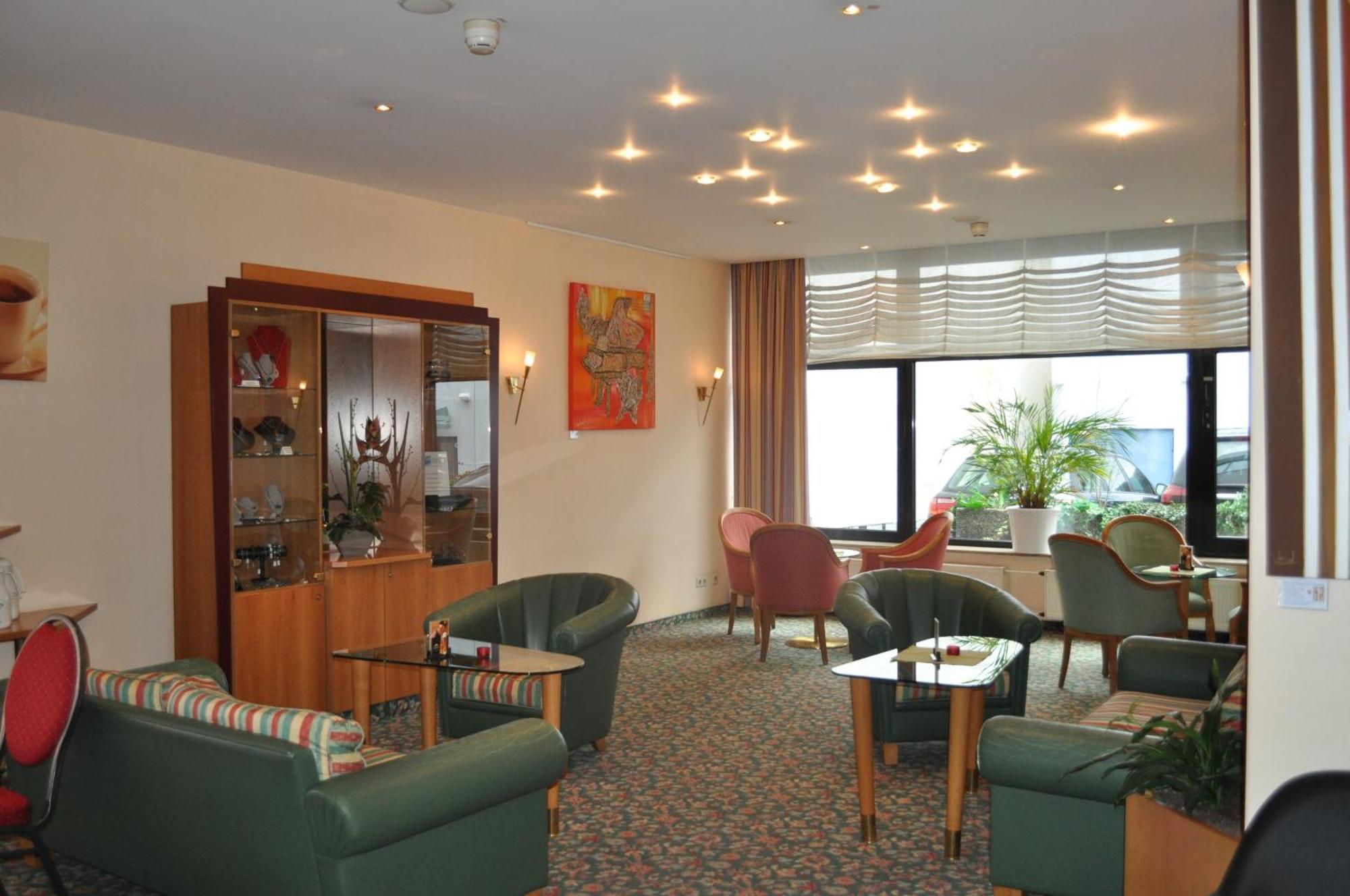 Trip Inn Hotel Frankfurt Airport Russelsheim Bagian luar foto