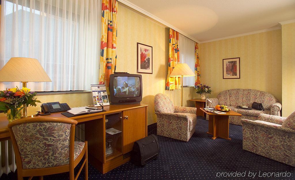Trip Inn Hotel Frankfurt Airport Russelsheim Bagian luar foto