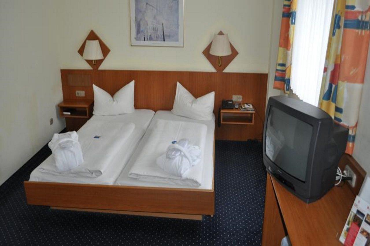 Trip Inn Hotel Frankfurt Airport Russelsheim Bagian luar foto