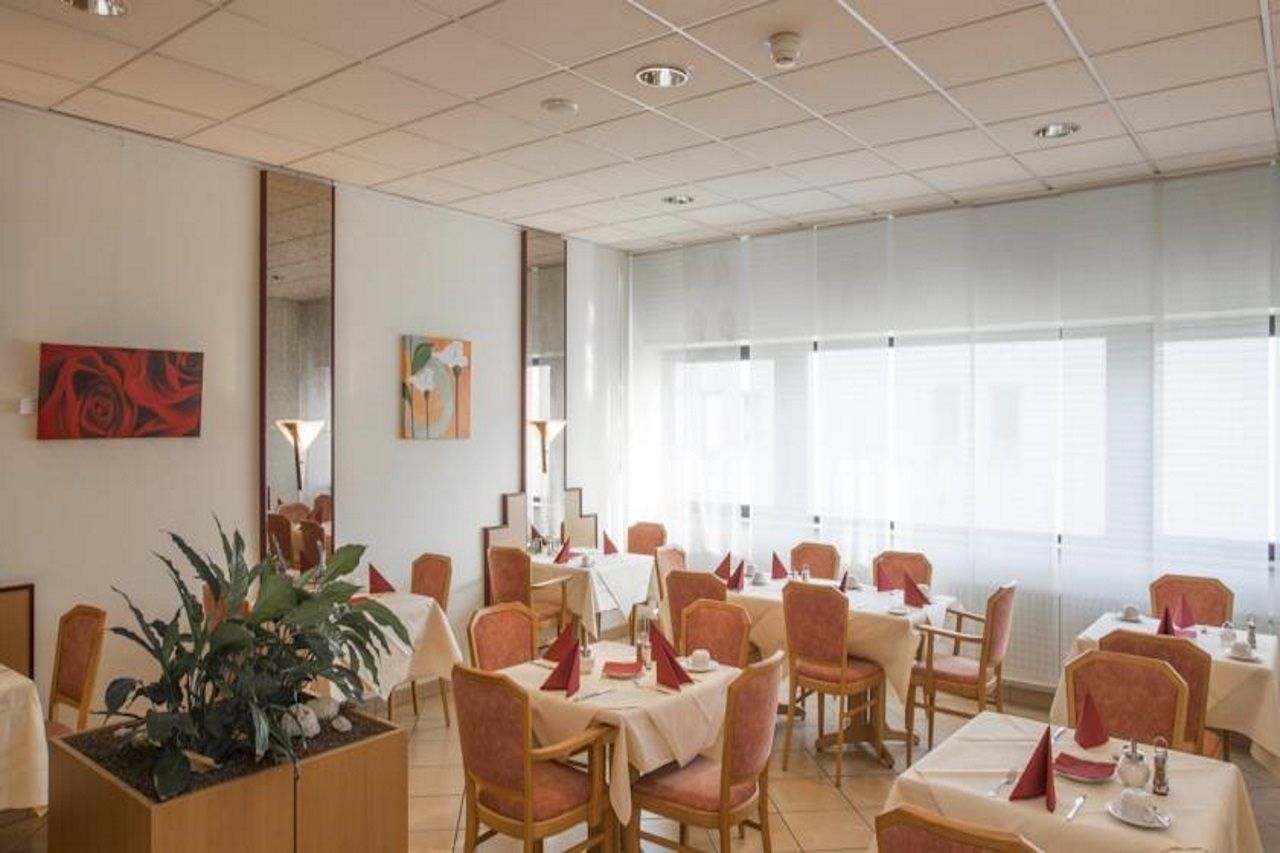 Trip Inn Hotel Frankfurt Airport Russelsheim Bagian luar foto