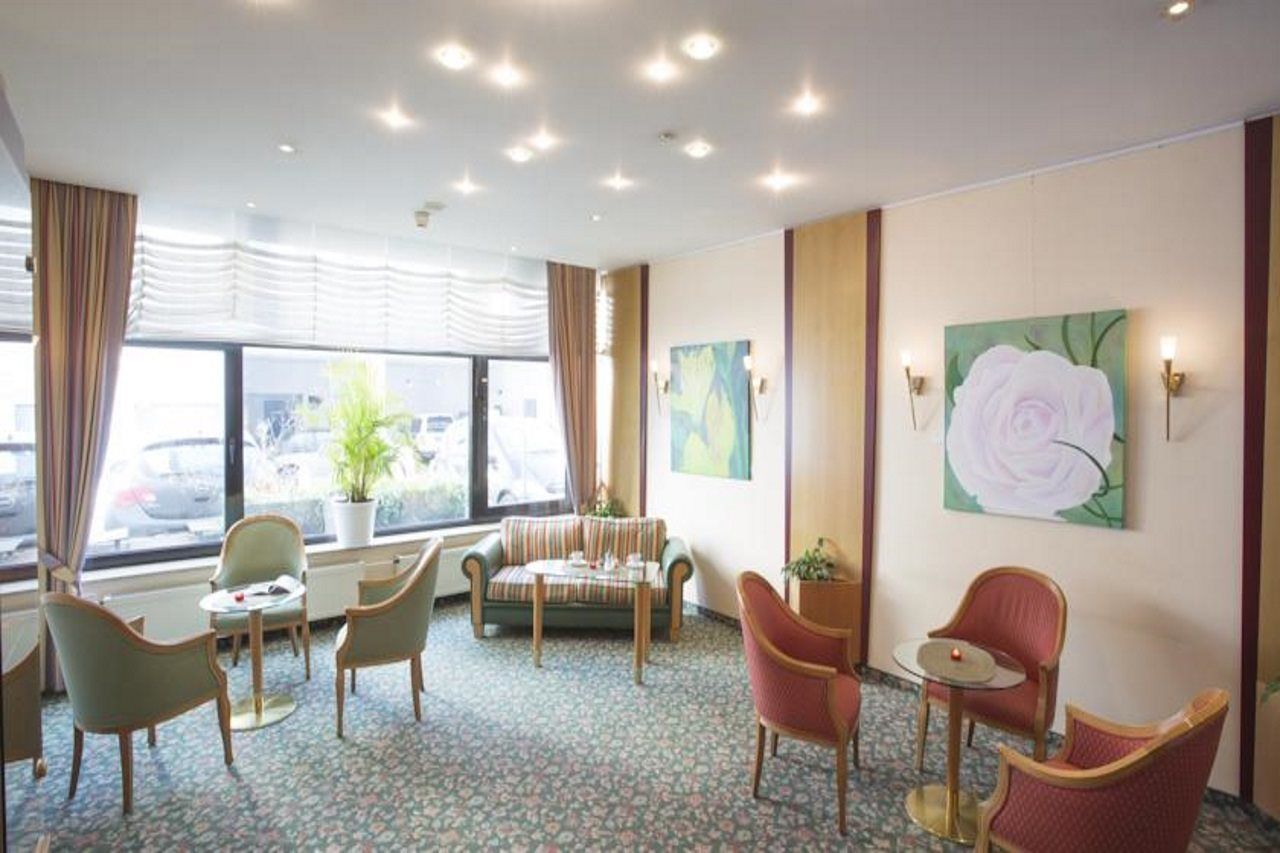Trip Inn Hotel Frankfurt Airport Russelsheim Bagian luar foto