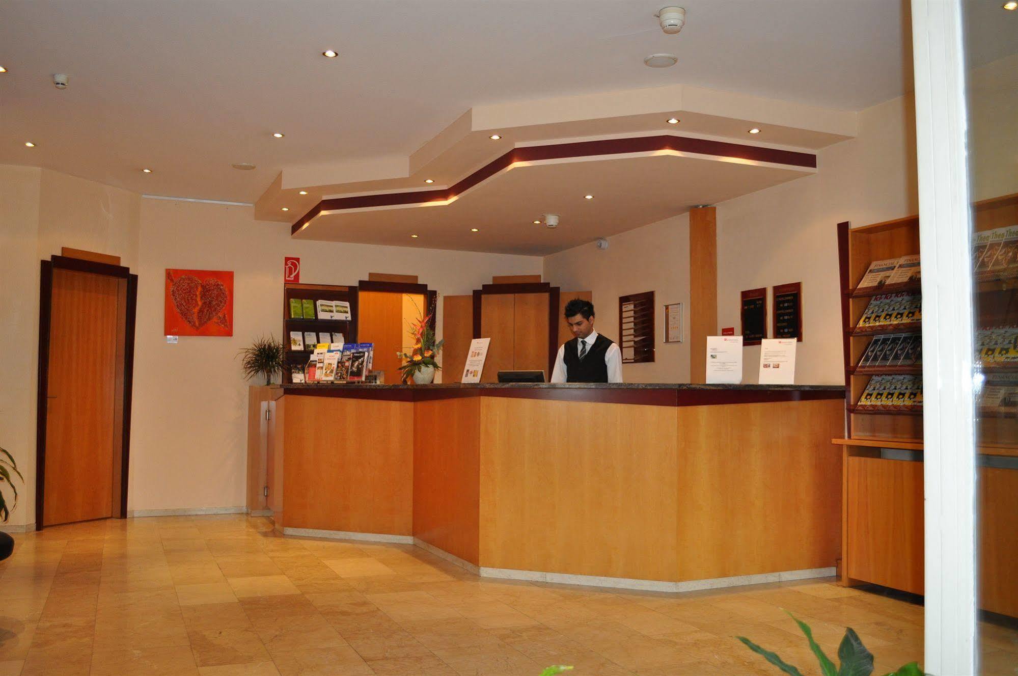 Trip Inn Hotel Frankfurt Airport Russelsheim Bagian luar foto