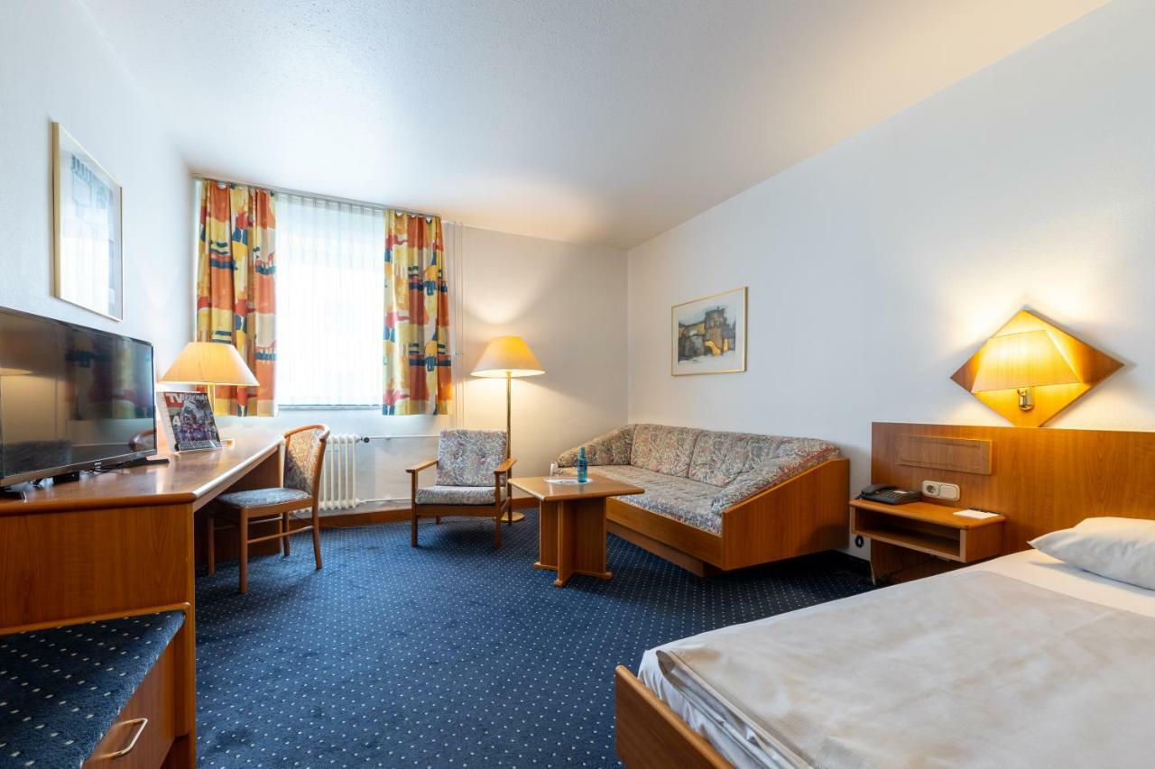 Trip Inn Hotel Frankfurt Airport Russelsheim Bagian luar foto