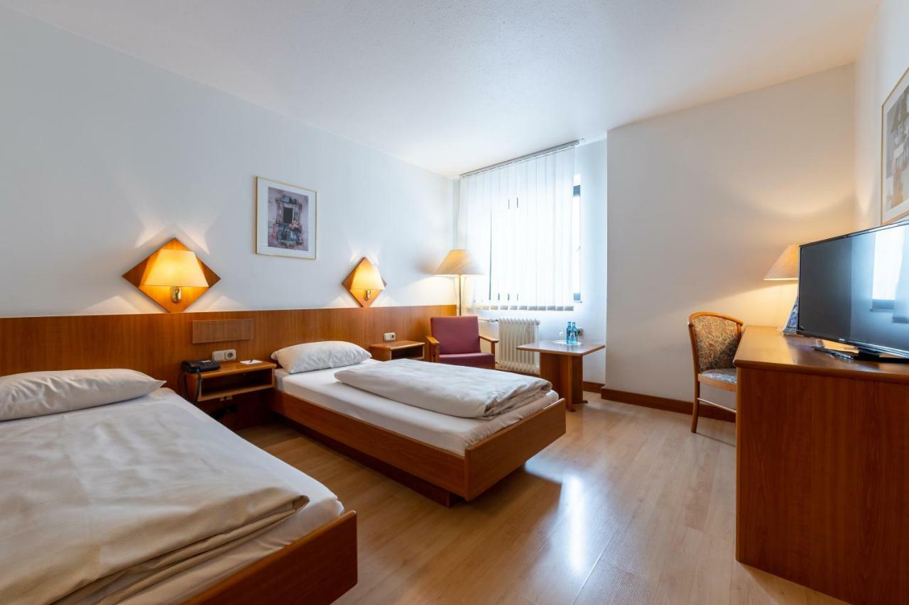 Trip Inn Hotel Frankfurt Airport Russelsheim Bagian luar foto