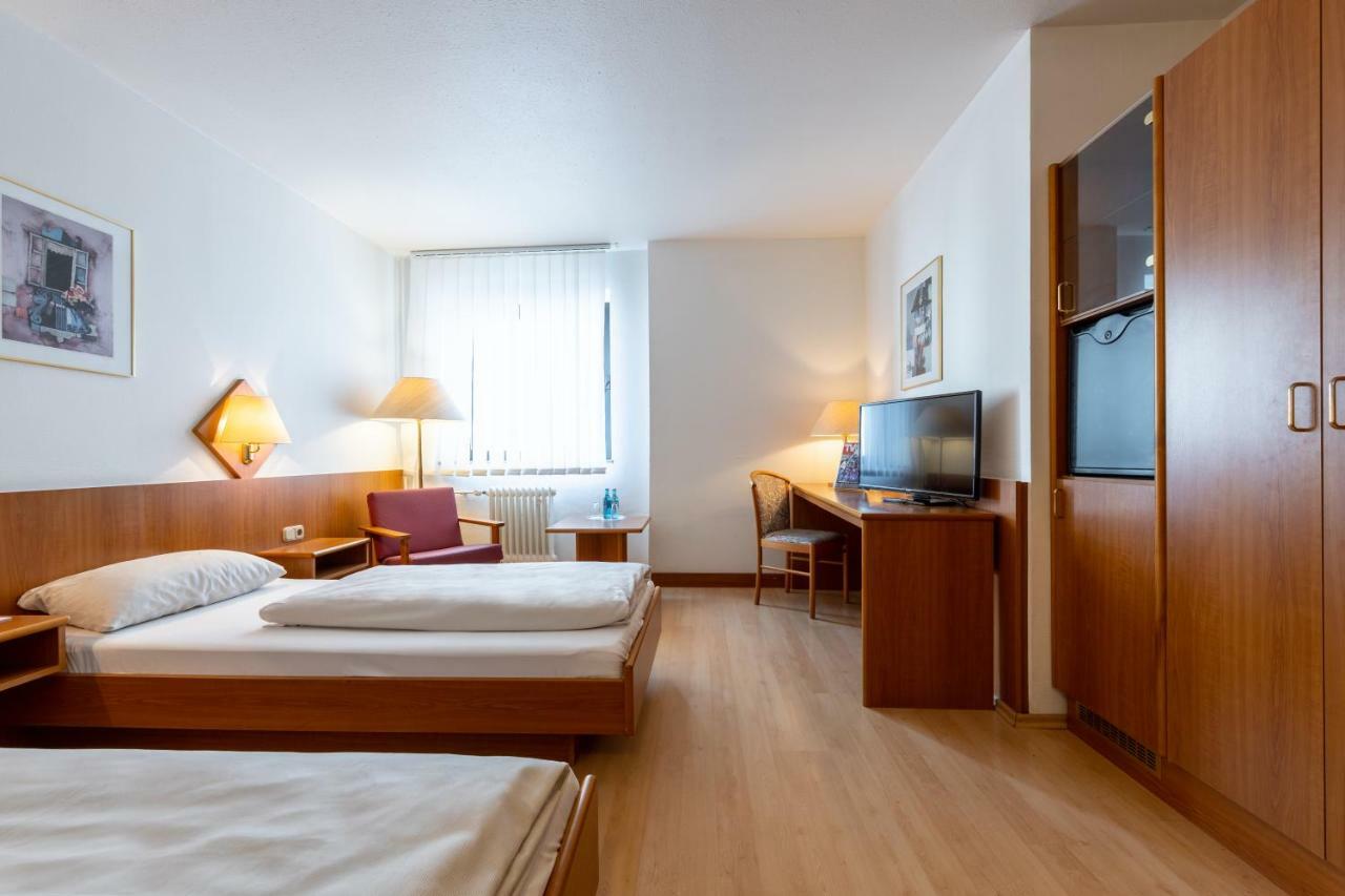 Trip Inn Hotel Frankfurt Airport Russelsheim Bagian luar foto