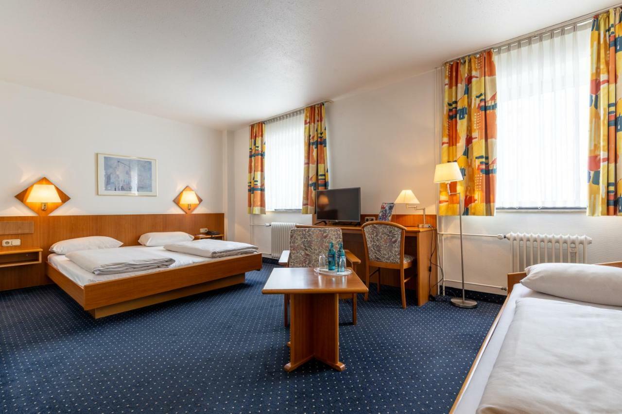 Trip Inn Hotel Frankfurt Airport Russelsheim Bagian luar foto