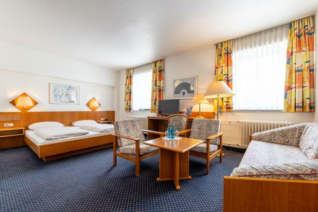Trip Inn Hotel Frankfurt Airport Russelsheim Bagian luar foto