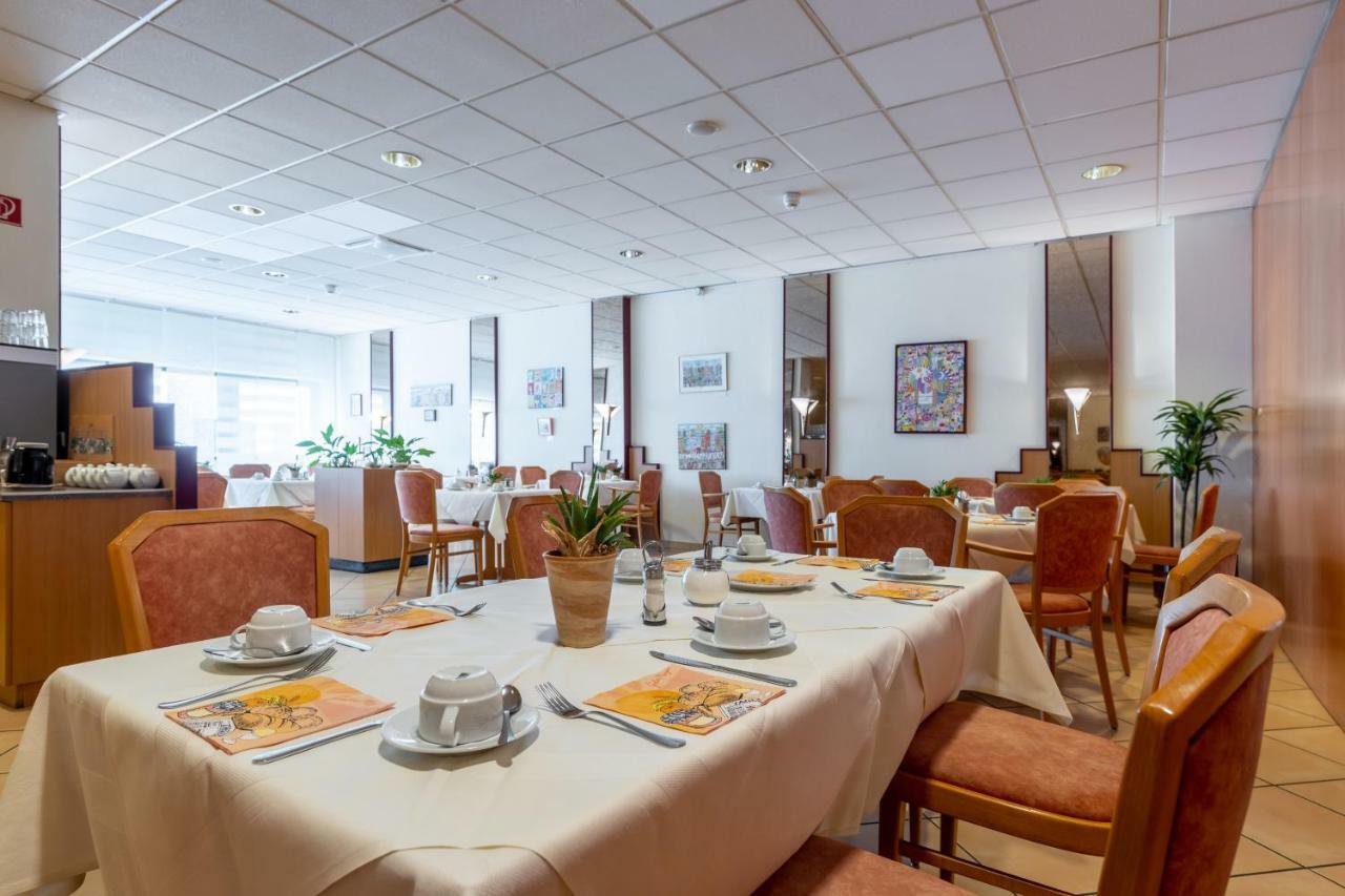 Trip Inn Hotel Frankfurt Airport Russelsheim Bagian luar foto