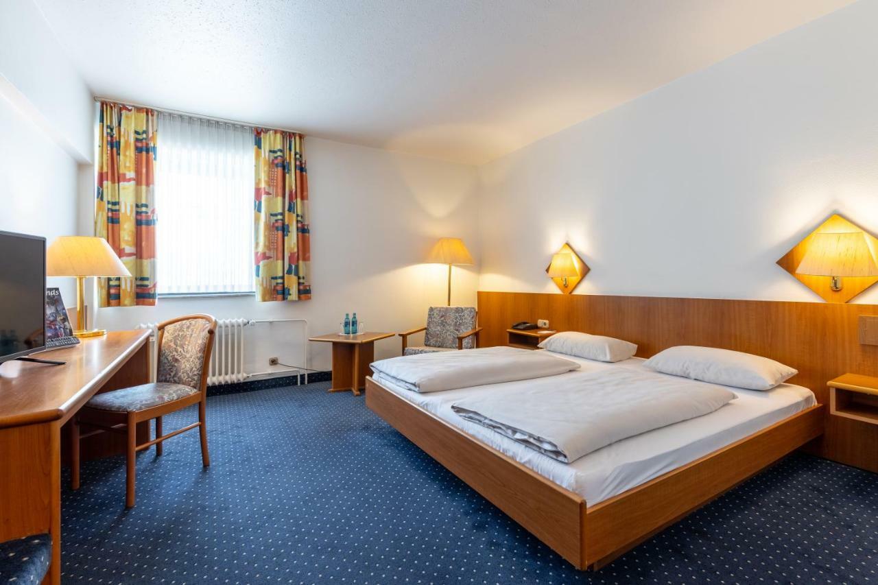 Trip Inn Hotel Frankfurt Airport Russelsheim Bagian luar foto