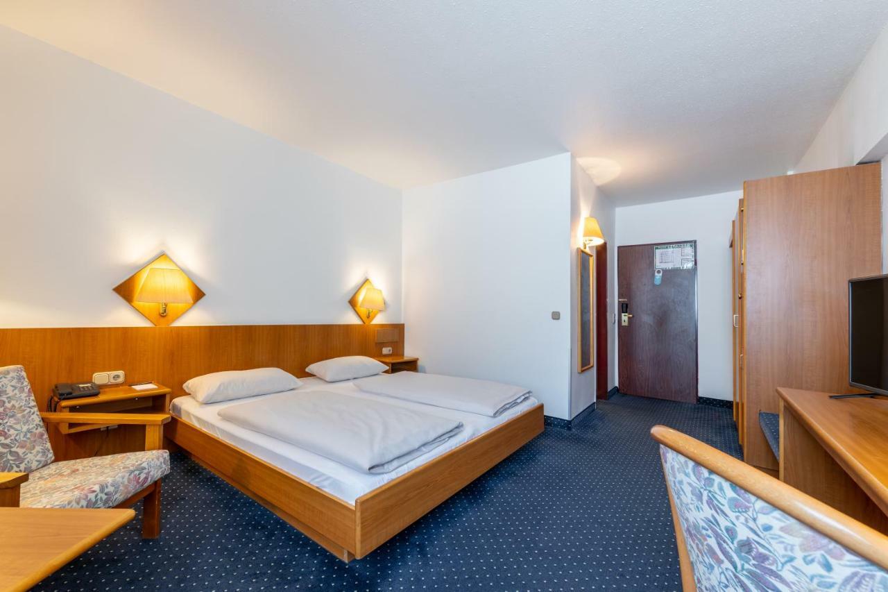 Trip Inn Hotel Frankfurt Airport Russelsheim Bagian luar foto