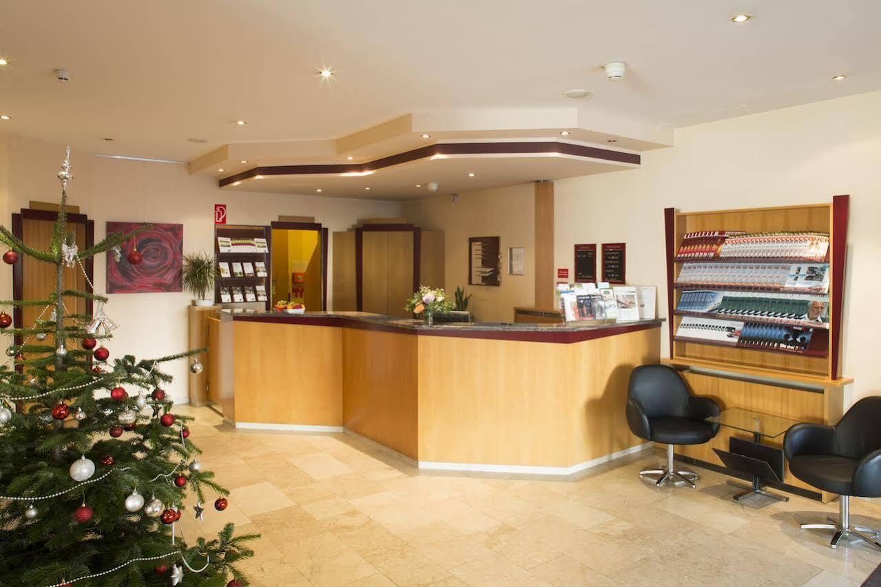 Trip Inn Hotel Frankfurt Airport Russelsheim Bagian luar foto