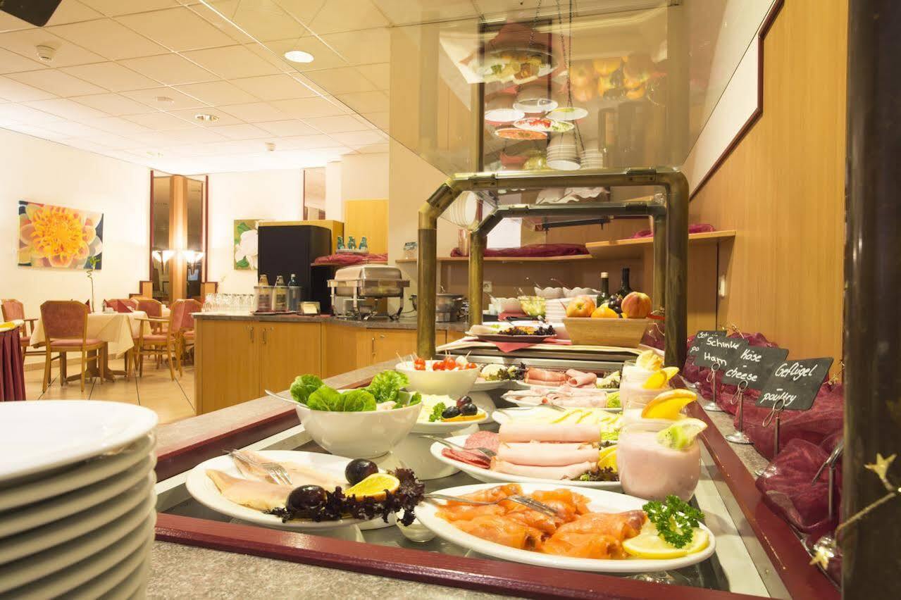 Trip Inn Hotel Frankfurt Airport Russelsheim Bagian luar foto